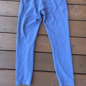 Lululemon size 10 bluish gray .. EUC !! Beautiful color . Pockets